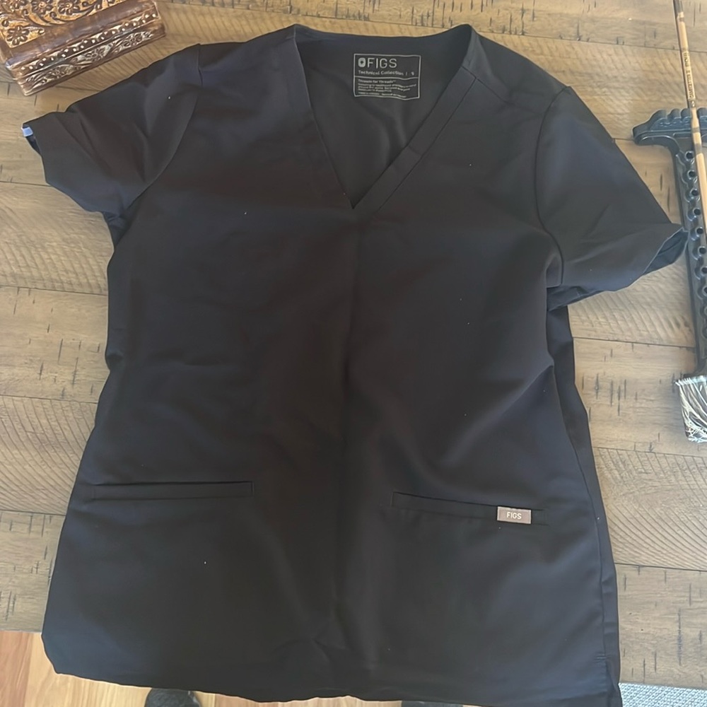 Fig scrub top